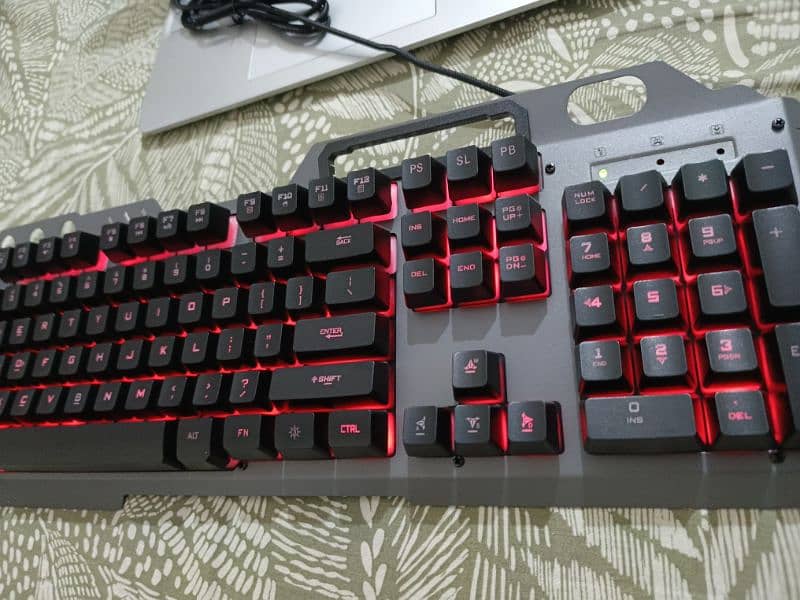 MK320 RGB Professional Gaming Keyboard & Mouse Set 8