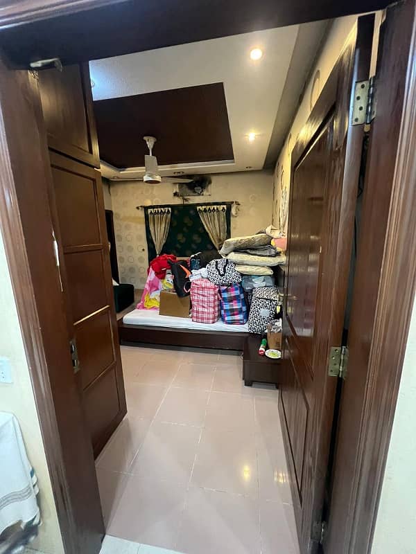 1 knal 2nd floor for rent 3 bed room attach washrooms at the prime location off Johar town 5