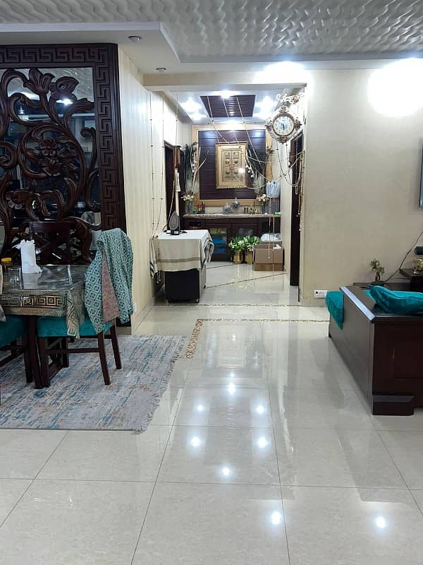 1 knal 2nd floor for rent 3 bed room attach washrooms at the prime location off Johar town 12