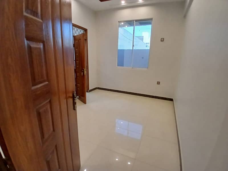 2 Bed Lounge On 4 Floor With Lift Available For Sale 1