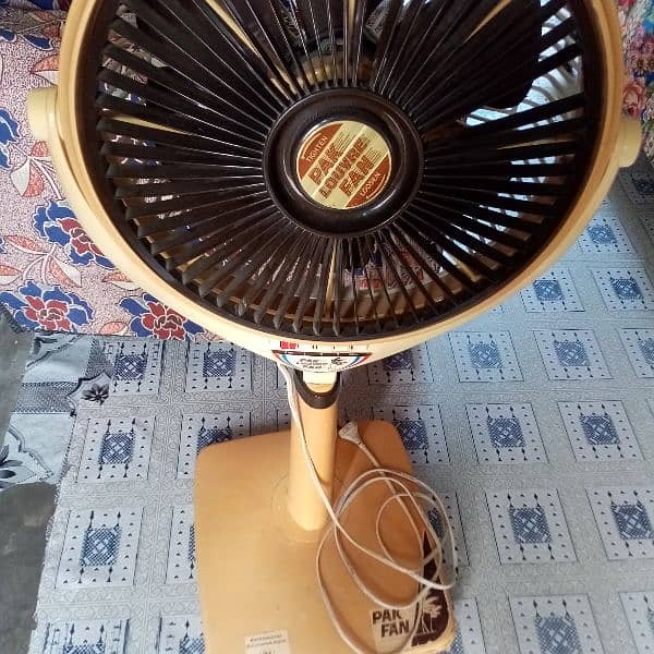 I am selling used pak louvre fan 2