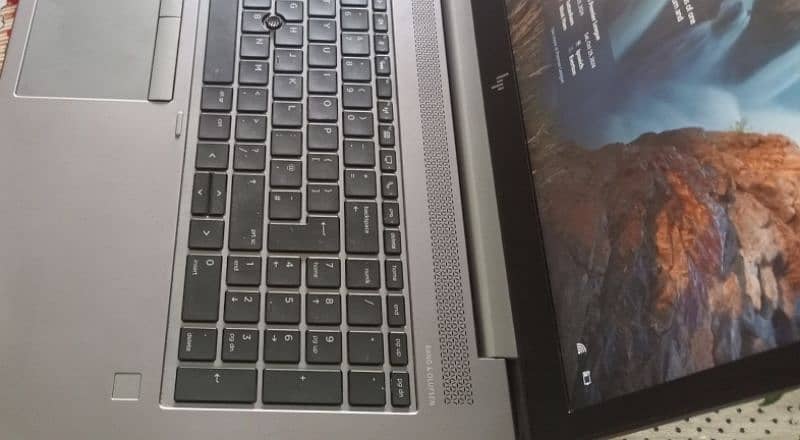 HP ZBOOK 15U G5 i7 8th Generation 1