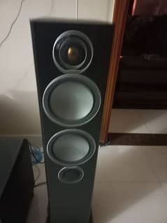 Bronze 5 Monitor audio black front speakers