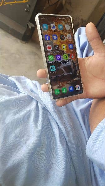 Infinix note 40 with wair less 1