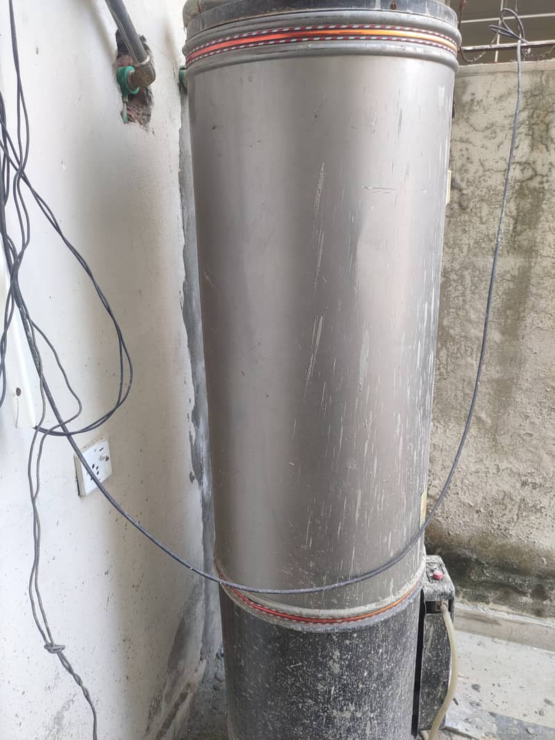 slightly used geyser 50 gallon 0