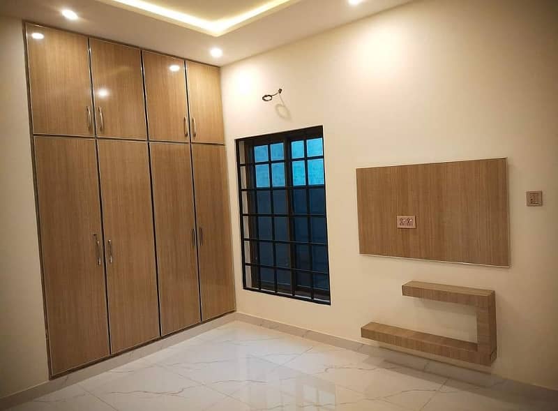 5 Marla Beautifully designed Lower Portion For Rent In Park View City Lahore. 1