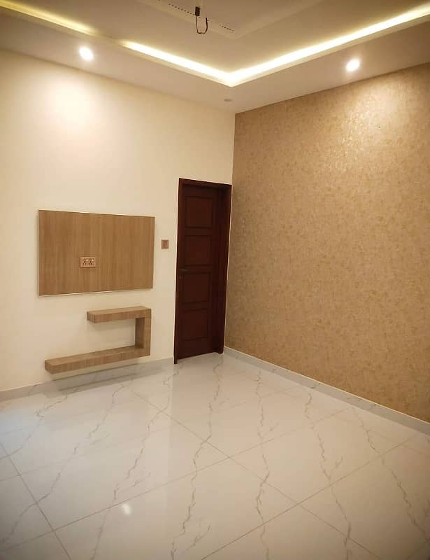 5 Marla Beautifully designed Lower Portion For Rent In Park View City Lahore. 3