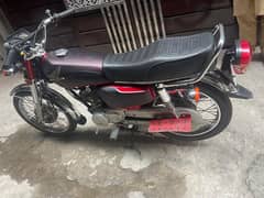 HONDA 125 RED