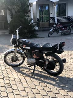 Number bahawalpur ka hai honda 125cc for sale all janman bike h