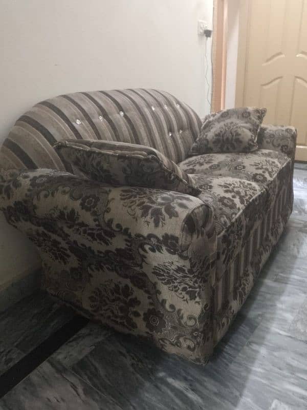 six seats sofa set (reasonable price)* 4