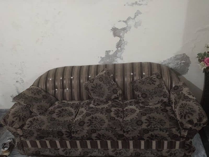 six seats sofa set (reasonable price)* 5