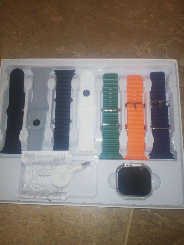 Smart Watch With 7 Straps In New Condition 0