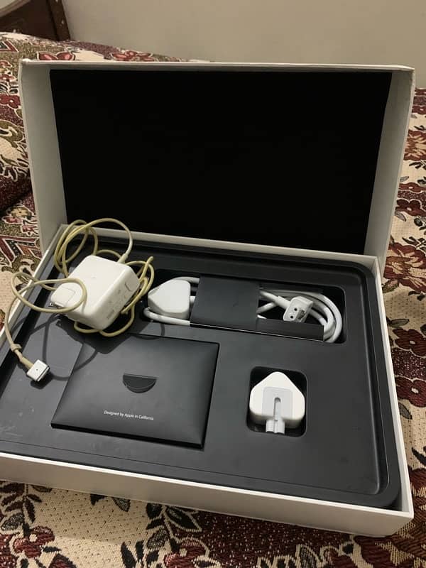 Macbook Air 2015 13 inch Complete box 1