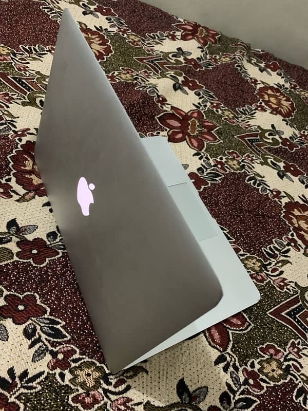 Macbook Air 2015 13 inch Complete box 3