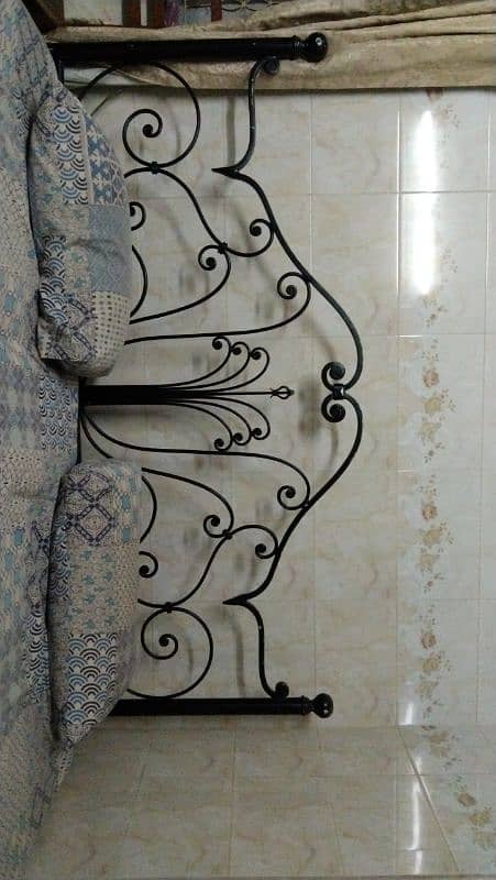 BLACK IRON BED KING SIZE 0