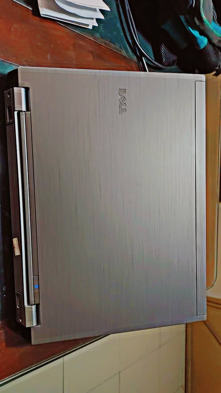 Dell Latitude E6410 0