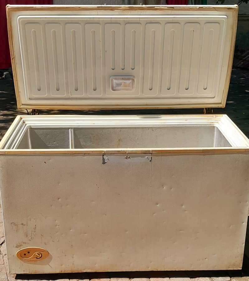 Deep Freezer one door good condition 1