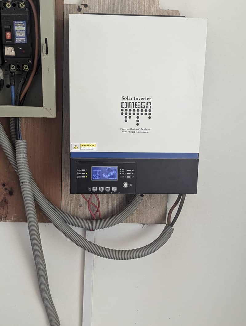 Omega inverter/Solar Inverter/Hybrid Inverter/ 10/10   Slightly used. 2