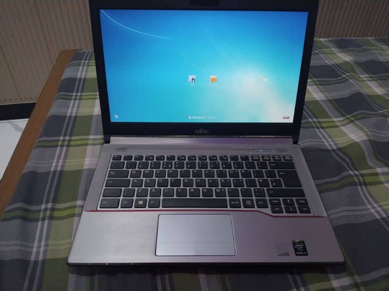 Fujitsu lifebook e 754 3