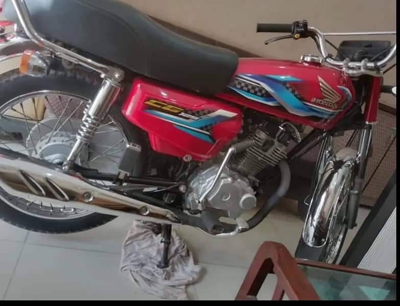 Honda cg 125 like new just 3000 km run 4