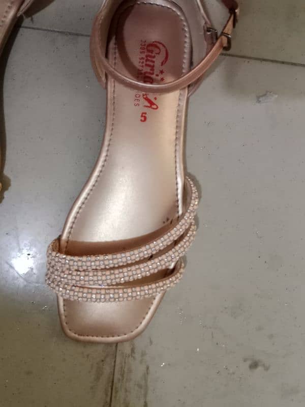 Stylish heels. for 12aur 13 years old one aur two tim use 6