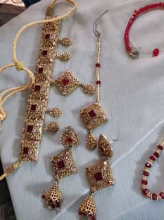 jwlry set of red color it's 1 time used n in superb condition 0