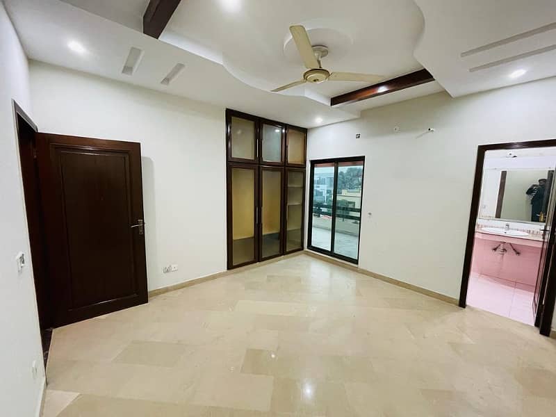 4 Beds 10 Marla Prime Location House For Rent In DHA Phase 4 Lahore 5