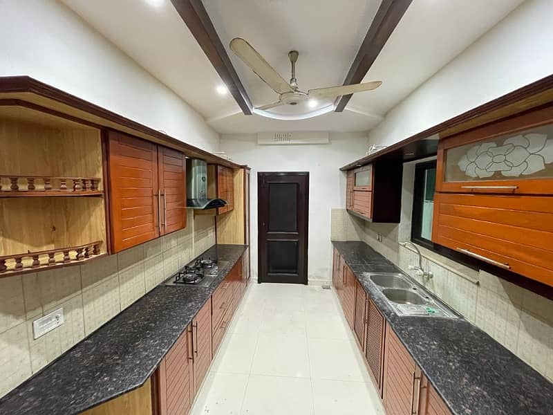 4 Beds 10 Marla Prime Location House For Rent In DHA Phase 4 Lahore 7