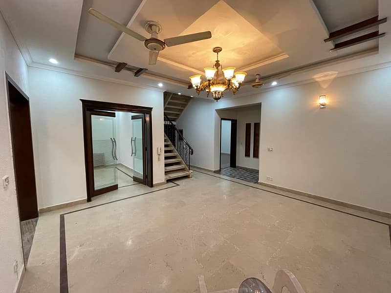 4 Beds 10 Marla Prime Location House For Rent In DHA Phase 4 Lahore 11