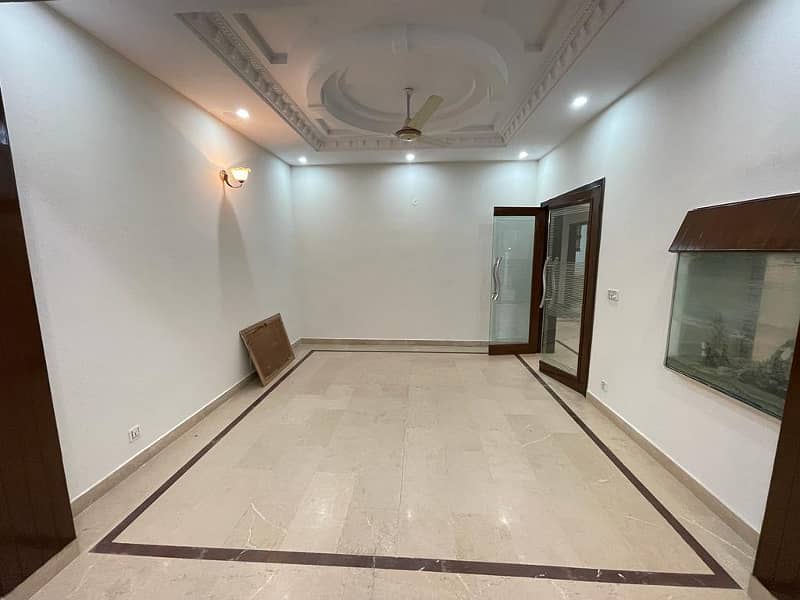 4 Beds 10 Marla Prime Location House For Rent In DHA Phase 4 Lahore 13