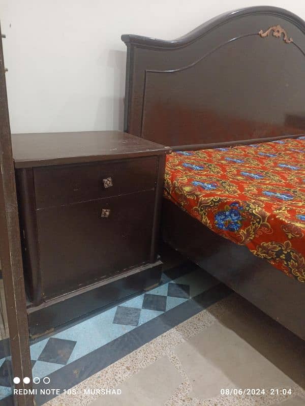 Double bed with matress & 2Side table 1