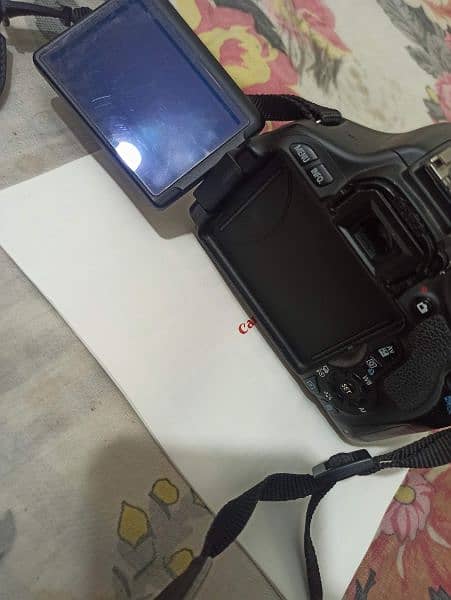 canon 600D with Flash gun for sell. 3