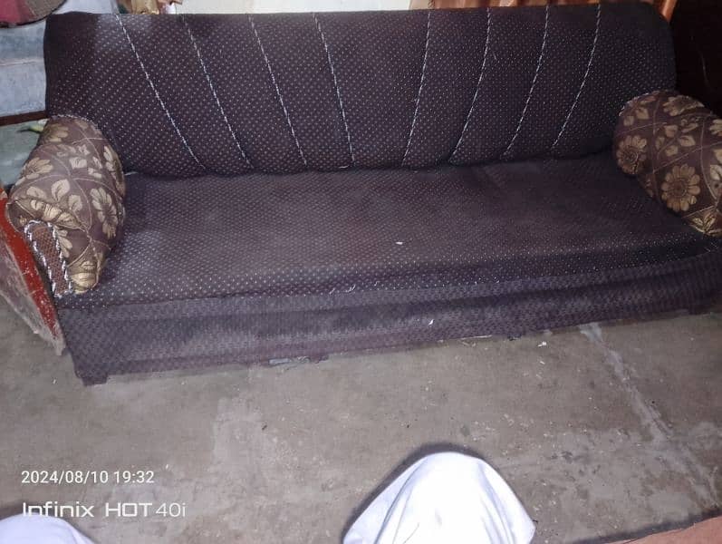 1 seater used sofa for sell. . 0