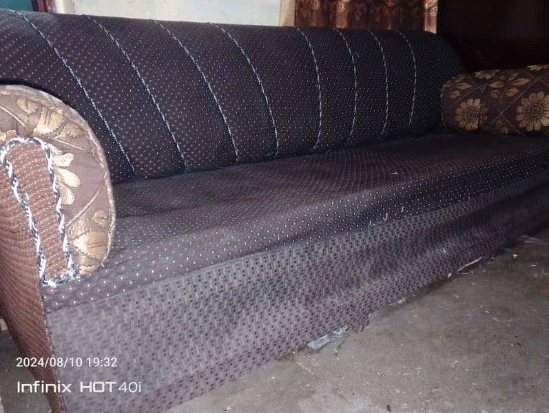 1 seater used sofa for sell. . 1