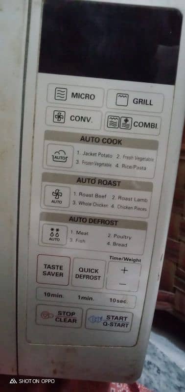 LG Microwave with Accessories 3