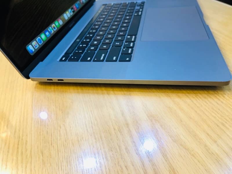 mac book pro 2019,  16 inch display 2