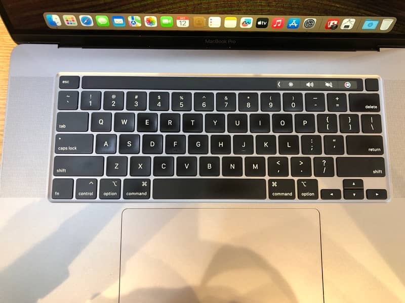 mac book pro 2019,  16 inch display 6