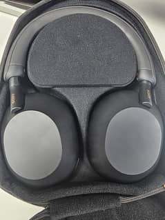 Sony xm5 headphones