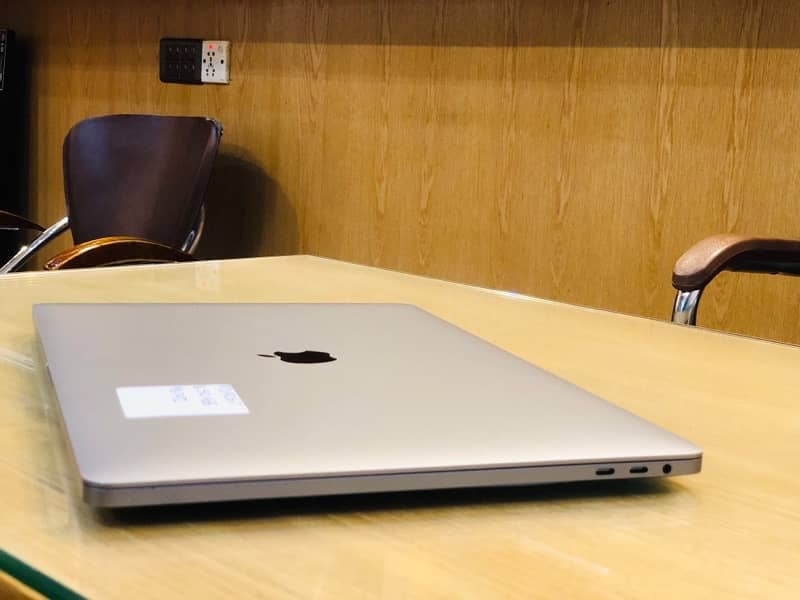 mac book pro  2019 16 inch 2