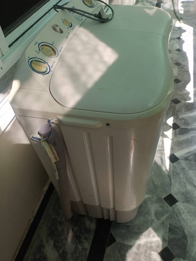 Haier Washing + Dryer Machine Available for Sale in Reasonable Price. 5