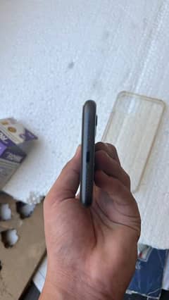 HELLO  I AM SELLING MY IPHONE 11 BLACK  CLR 64GB  NON PTA  SIM TIM AVL 0