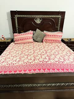 bed set with side table and dressing table