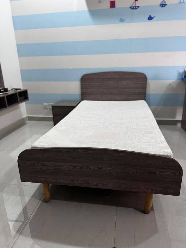 Single Bed And Matching Side Table - INCLUDING MATRESS 7