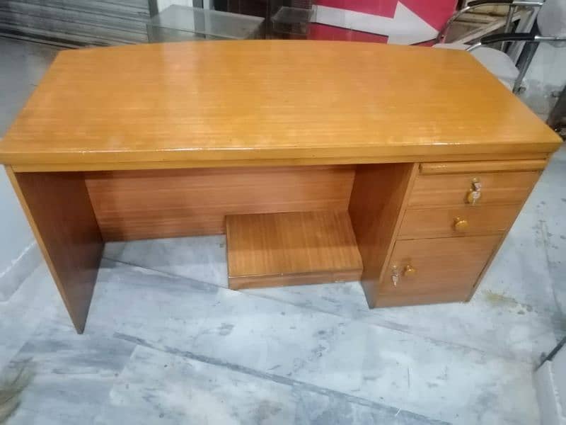 office, computer table  condition 9/10 3