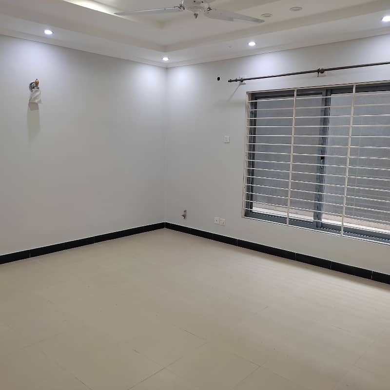 Basement For Rent In D-12 Size 60*90 1