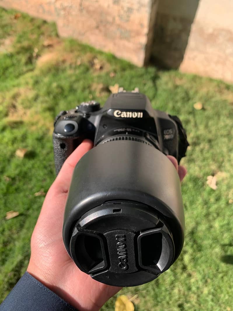 Canon EOS 700D with EFS 55 - 250mm lens 4