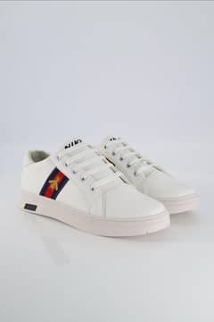 Men’s leather casual sneakers