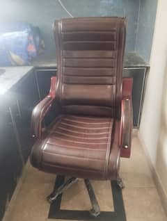 urgent sale boss chair lush condition