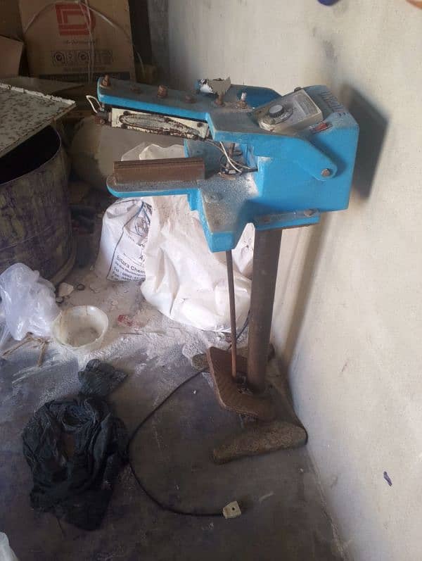 mixer grader and manual sealer for detergent powder 3