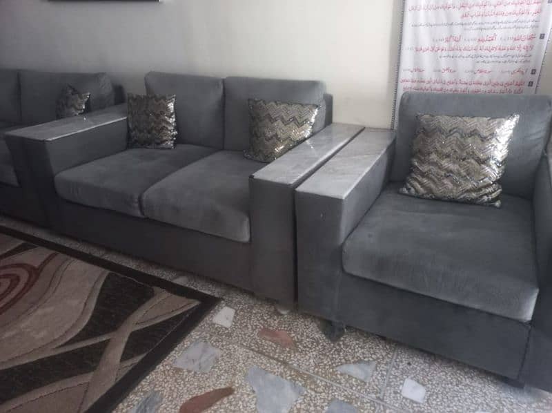 5 seater sofa 0